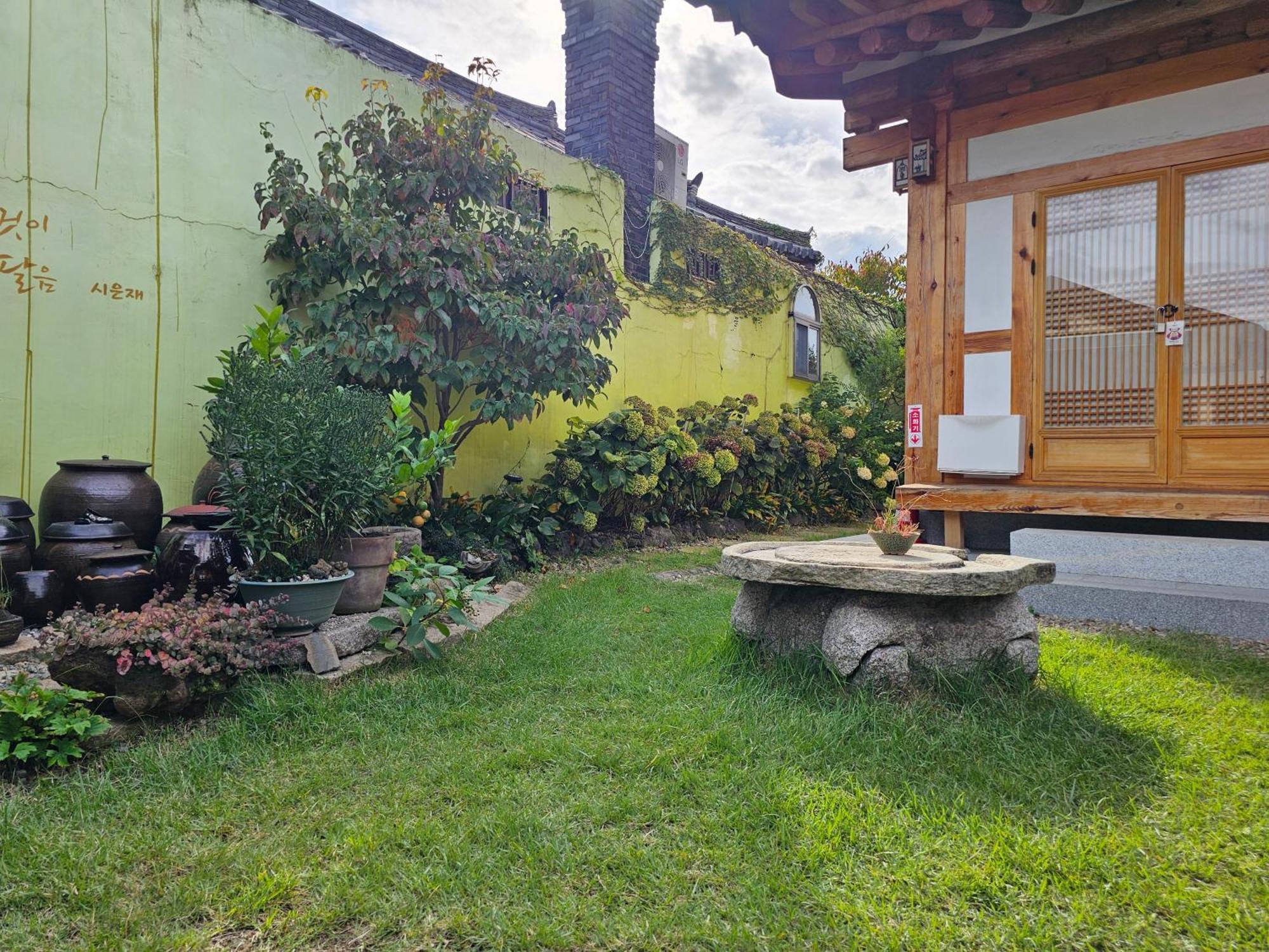 Bed and Breakfast Sieunjae à Gyeongju Extérieur photo
